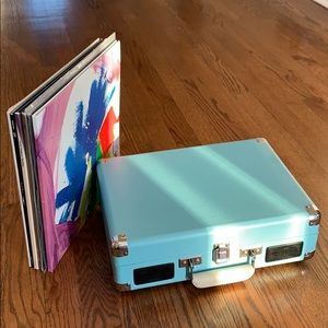 CROSLEY Cruiser Mint Condition-Comes With Records!